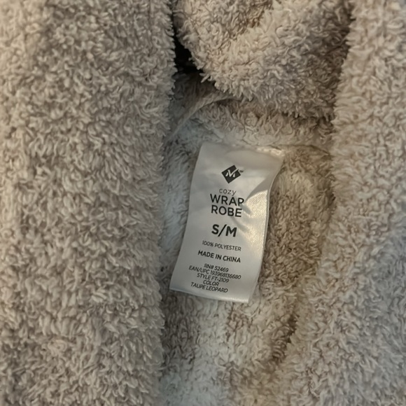 Barefoot Dreams Robe - Picture 2 of 2